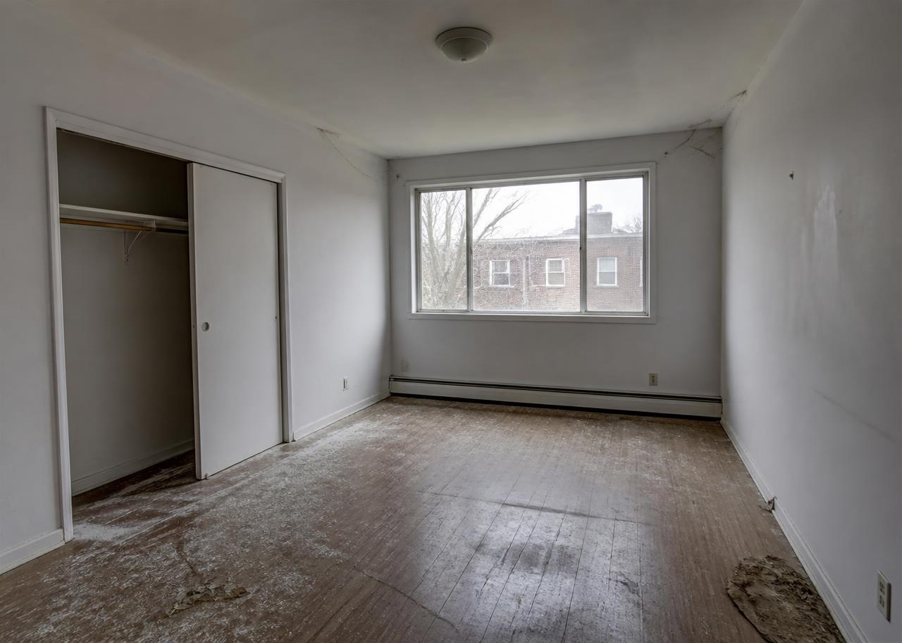 Illustrative example of a move-out clean before cleaning